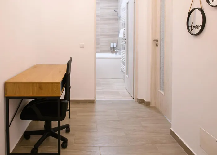 Smart Living Plaza Апартаменти