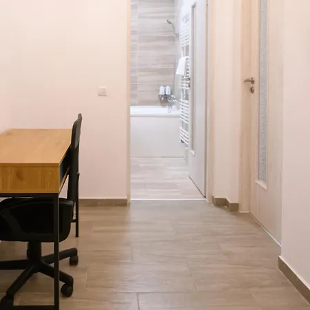 Smart Living Plaza דירה